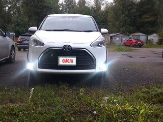 2019 Toyota Sienta II Рестайлинг, белый, 1680000 рублей, вид 4