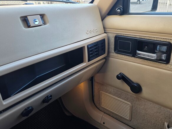 1993 Jeep Cherokee II (XJ), белый, 3000000 рублей - вид 23