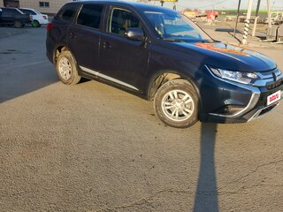 2021 Mitsubishi Outlander III Рестайлинг 3, синий, 1900000 рублей, вид 3