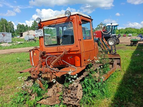 2003 ВгТЗ ДТ-75/ДЗ-42, красный, 218000 рублей, вид 4