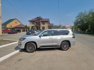 2020 Toyota Land Cruiser Prado 150 Series Рестайлинг 3, серебристый, 5450000 рублей, вид 3