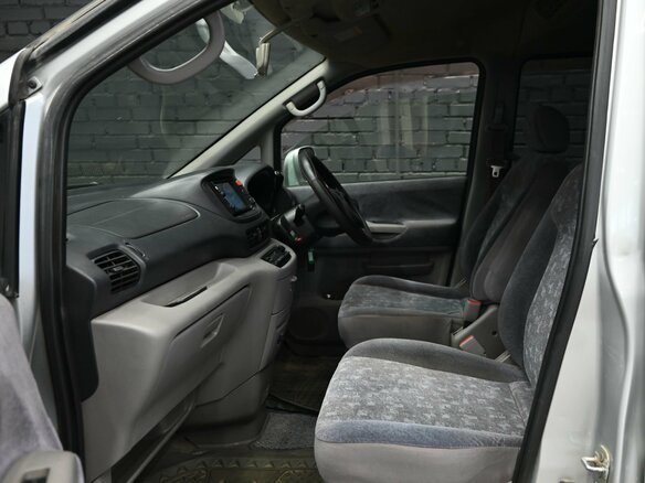 2000 Nissan Serena II (C24), серый - вид 10