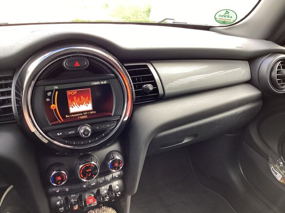 2021 Mini Hatch Cooper III (F55/F56) Рестайлинг 2, серый, 2310000 рублей - вид 20