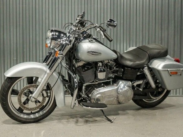 2012 Harley-Davidson Dyna Switchback, серебристый, 800000 рублей - вид 2