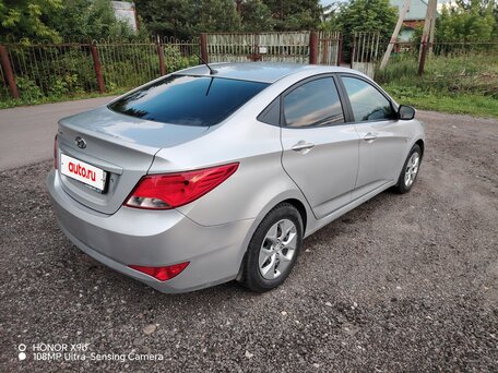 2016 Hyundai Solaris I Рестайлинг, серебристый, 945000 рублей, вид 4
