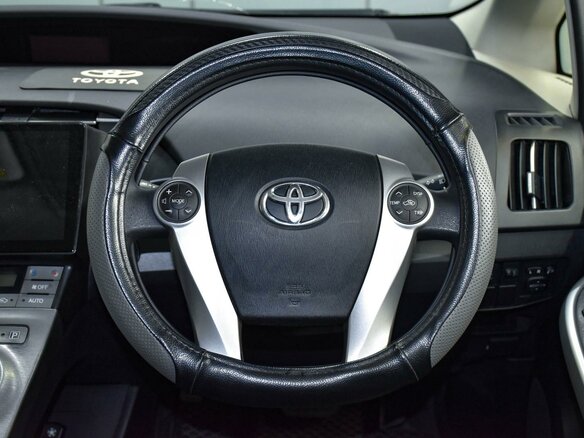 2015 Toyota Prius III Рестайлинг (XW30), белый, 1169000 рублей - вид 13
