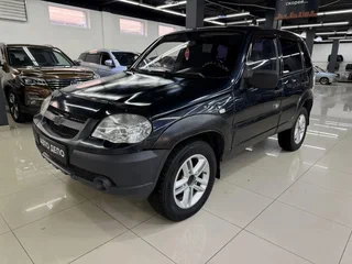 2011 Chevrolet Niva I Рестайлинг, чёрный, 270000 рублей, вид 1
