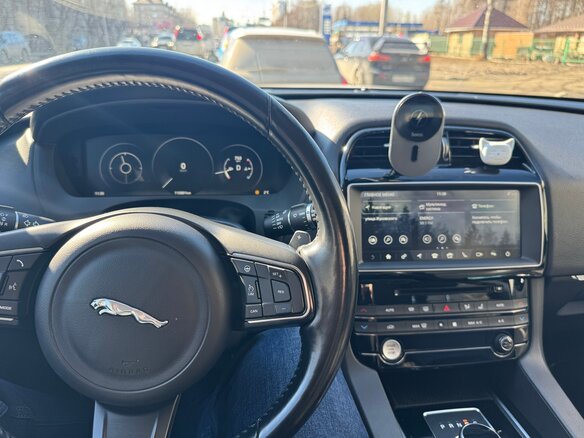 2016 Jaguar F-Pace I, белый, 2400000 рублей - вид 4