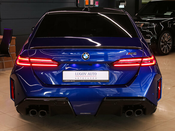 2024 BMW M5 VII (G90), синий, 18799000 рублей - вид 4