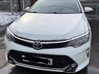 2017 Toyota Camry VII (XV50) Рестайлинг 2, белый, 2300000 рублей, вид 1