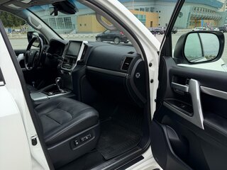 2019 Toyota Land Cruiser 200 Series Рестайлинг 2, белый, 7700000 рублей, вид 4