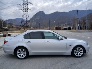 2004 BMW 5 серии 525i V (E60/E61), серебристый, 960000 рублей, вид 4