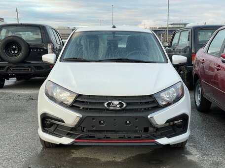 2026 Lada (ВАЗ) Granta Sportline I Рестайлинг, белый, 1358000 рублей, вид 2