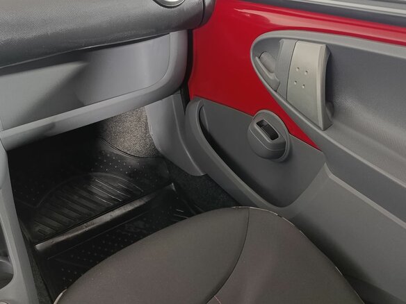 2011 Citroen C1 I Рестайлинг, красный - вид 13