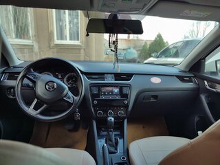 2017 Skoda Octavia III (A7) Рестайлинг, белый, 1400000 рублей, вид 5