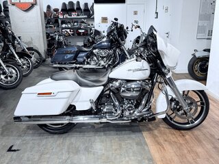 2017 Harley-Davidson Street Glide, белый, 1799000 рублей, вид 2