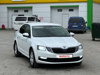 2018 Skoda Octavia III (A7) Рестайлинг, белый, 900000 рублей, вид 1