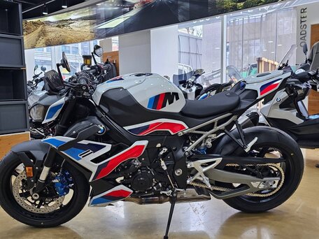 2026 BMW M 1000 R, белый, 2880000 рублей, вид 2