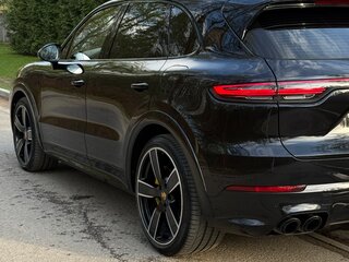2019 Porsche Cayenne Turbo S E-Hybrid III, чёрный, 12300000 рублей, вид 4