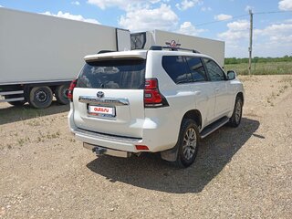 2019 Toyota Land Cruiser Prado 150 Series Рестайлинг 2, белый, 4647600 рублей, вид 3