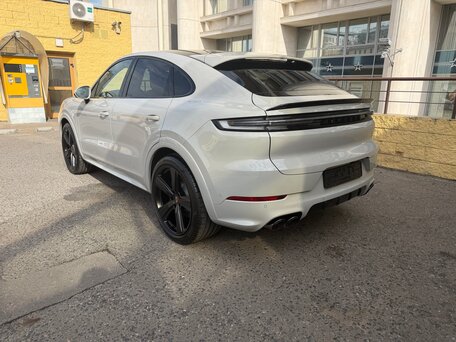 2026 Porsche Cayenne GTS Coupé III Рестайлинг, серый, 25990000 рублей, вид 5