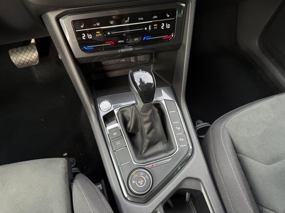 2021 Volkswagen Tiguan II Рестайлинг, коричневый, 2990000 рублей - вид 37