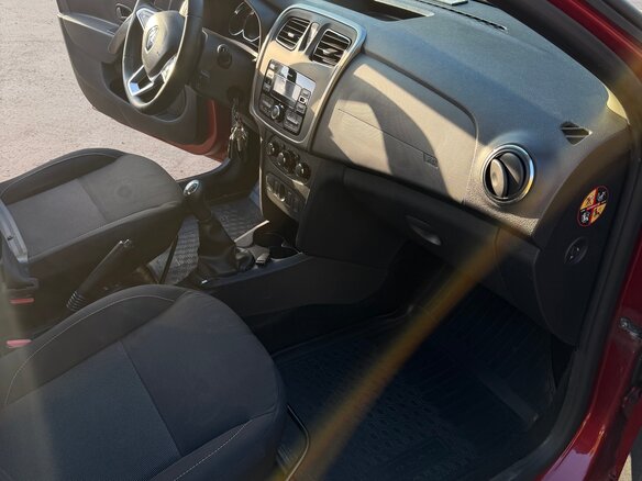 2018 Renault Logan Stepway II Рестайлинг, красный, 1100000 рублей - вид 5