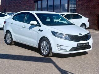 2013 Kia Rio 4-speed III, белый, 999990 рублей, вид 1
