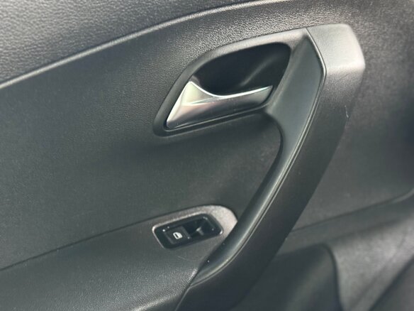 2013 Volkswagen Polo V, чёрный, 439999 рублей - вид 18