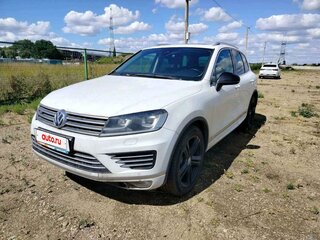 2017 Volkswagen Touareg II Рестайлинг, белый, 2430000 рублей, вид 2