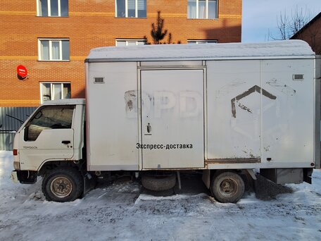 1997 Toyota Toyoace, белый, 800000 рублей, вид 1
