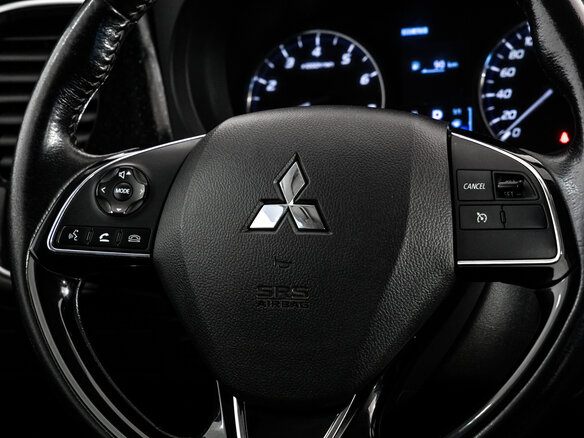 2020 Mitsubishi Outlander III Рестайлинг 3, белый, 1949000 рублей - вид 10