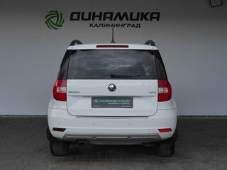 2018 Skoda Yeti I Рестайлинг, белый, 1620000 рублей, вид 4