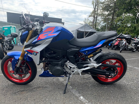 2025 BMW F 900 R, белый, 1060000 рублей, вид 3