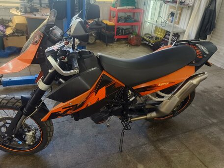 2008 KTM 690 SM, оранжевый, 400000 рублей, вид 3