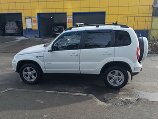 2013 Chevrolet Niva I Рестайлинг, белый, 650000 рублей, вид 4