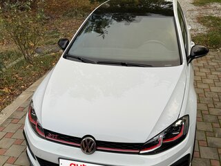 2020 Volkswagen Golf GTI VII Рестайлинг, белый, 2950000 рублей, вид 1
