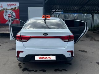 2019 Kia Rio IV, белый, 730000 рублей, вид 4