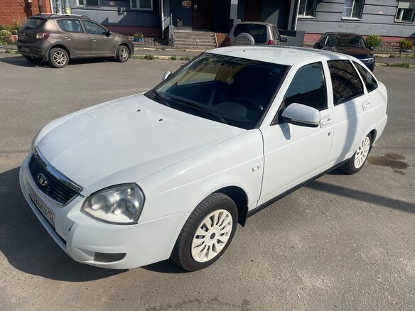 2011 Lada (ВАЗ) Priora I, белый, 248000 рублей