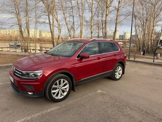 2018 Volkswagen Tiguan II, пурпурный, 2400000 рублей, вид 2