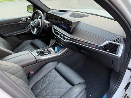 2023 BMW X7 40i I (G07) Рестайлинг, белый, 11800000 рублей, вид 2