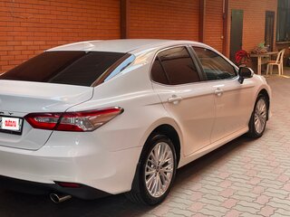 2021 Toyota Camry VIII (XV70) Рестайлинг, белый, 2600000 рублей, вид 2