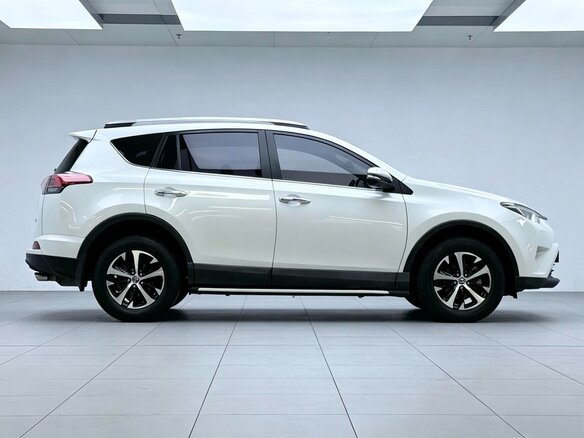 2018 Toyota RAV4 IV (XA40) Рестайлинг, белый, 1680000 рублей - вид 7