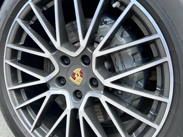 2019 Porsche Cayenne S III, чёрный, 9500000 рублей - вид 6