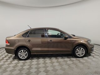 2016 Volkswagen Polo V Рестайлинг, коричневый, 999000 рублей, вид 4