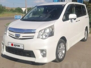 2011 Toyota Noah II (R70), белый, 1530000 рублей, вид 1