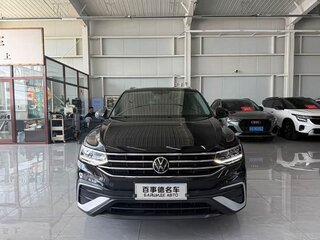 2023 Volkswagen Tiguan II Рестайлинг, чёрный, 2470000 рублей, вид 2