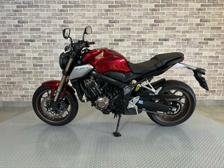 2022 Honda CB 650R, красный, 1068000 рублей, вид 3