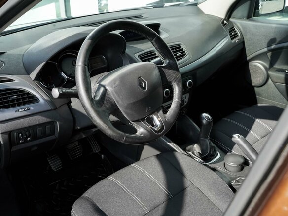 2014 Renault Fluence I Рестайлинг, коричневый, 750000 рублей - вид 18