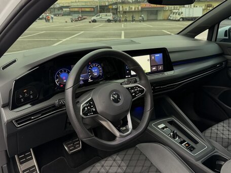2023 Volkswagen Golf VIII, белый, 1990000 рублей, вид 4
